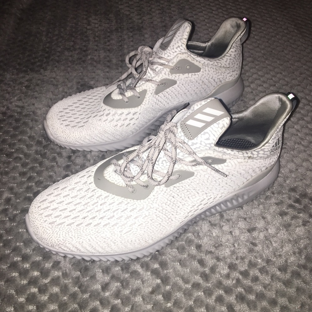 Adidas AlphaBounce clear grey